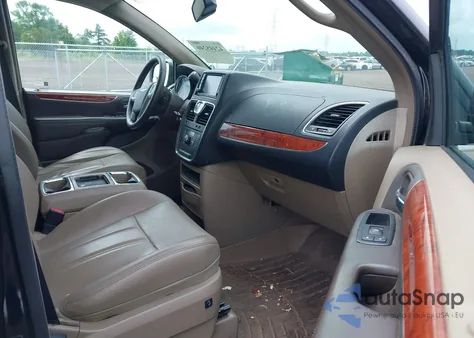 2013 Chrysler Town & Country Touring из США, поврежденный, VIN 2C4RC1BGXDR646592